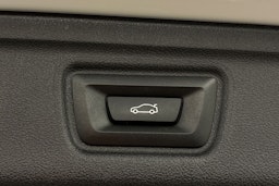 valkoinen BMW 330 2023 kuva 26.