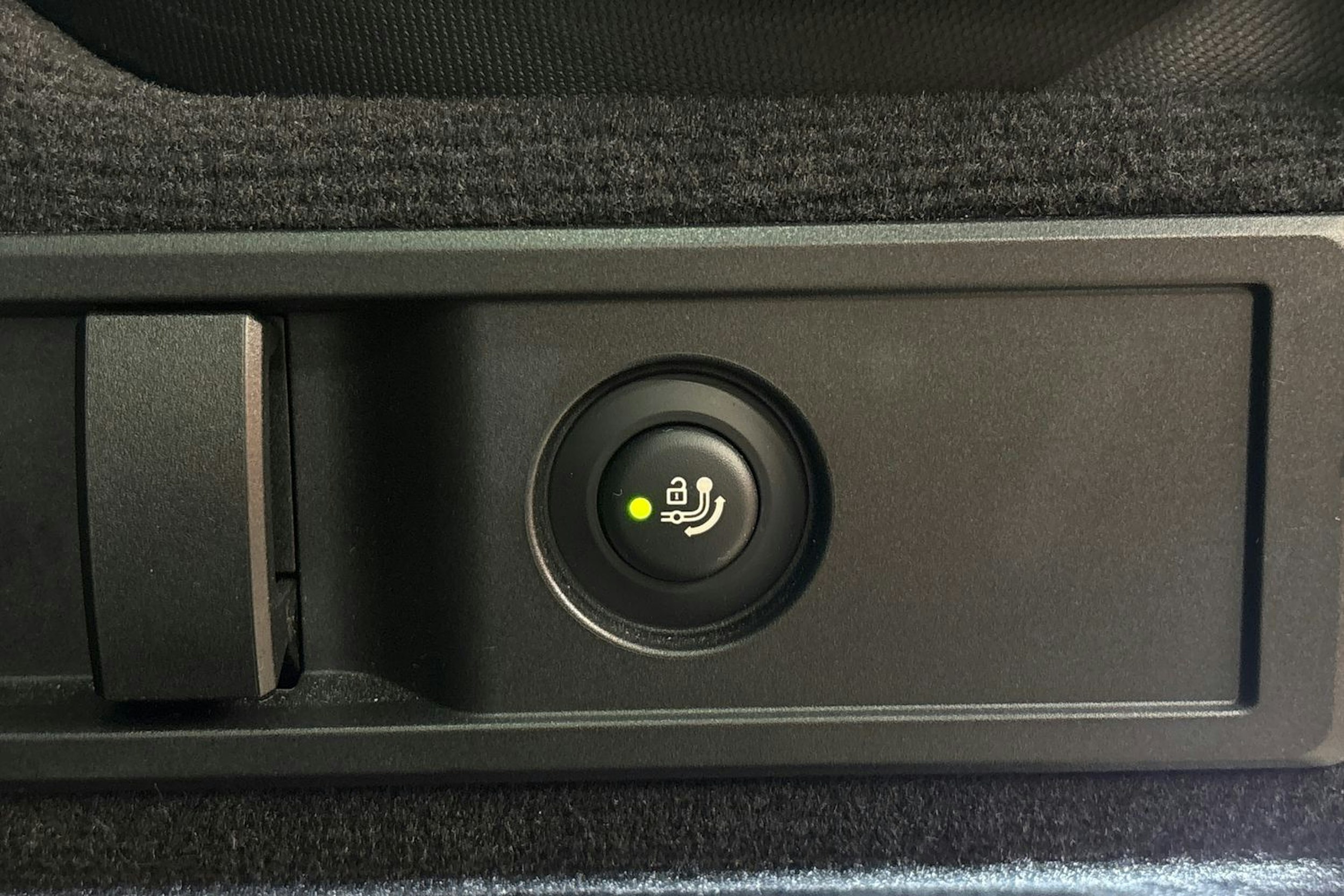 valkoinen BMW 330 2023 kuva 27.