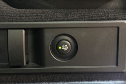 valkoinen BMW 330 2023 kuva 27.