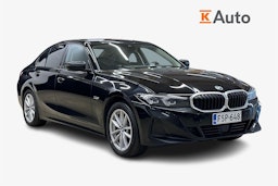 musta BMW 330 2023 kuva 1.