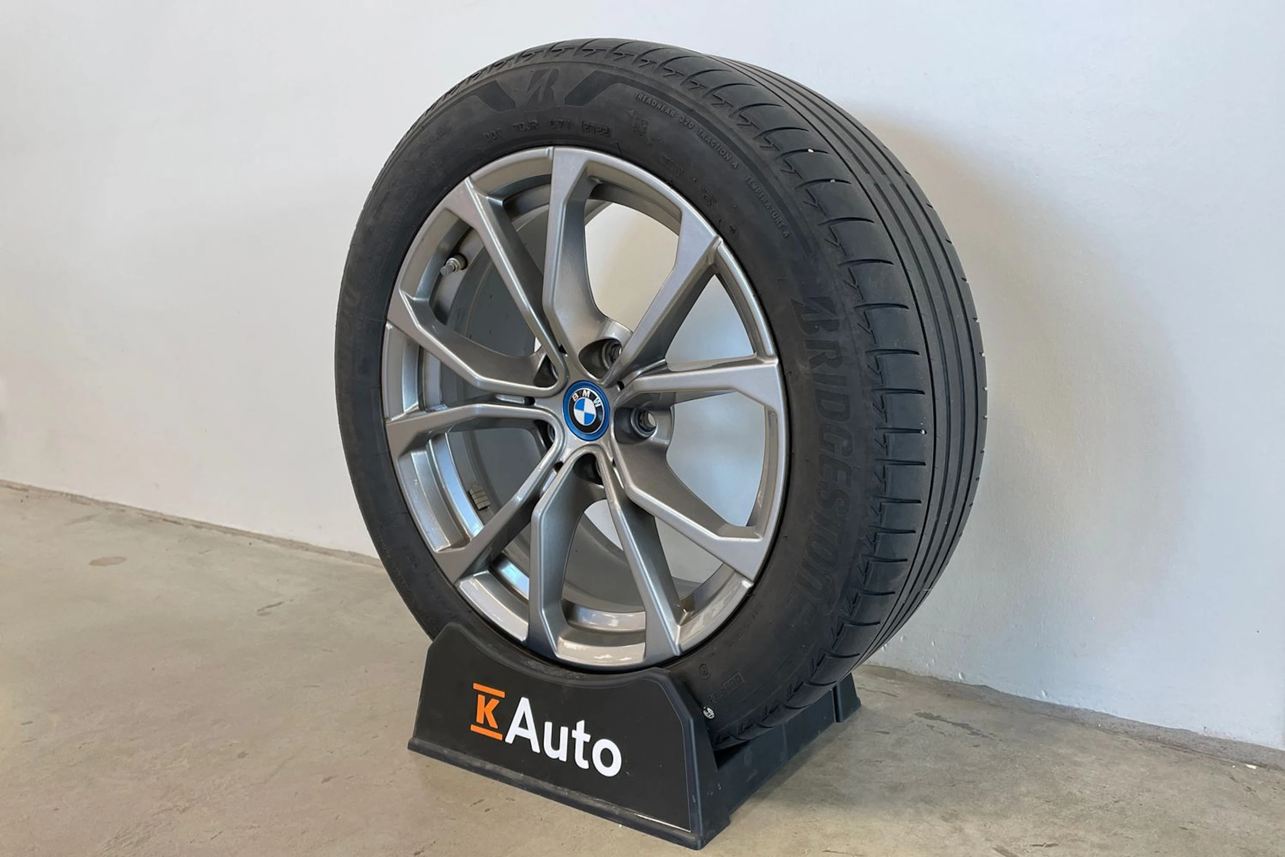 musta BMW 330 2023 kuva 10.