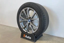 musta BMW 330 2023 kuva 10.