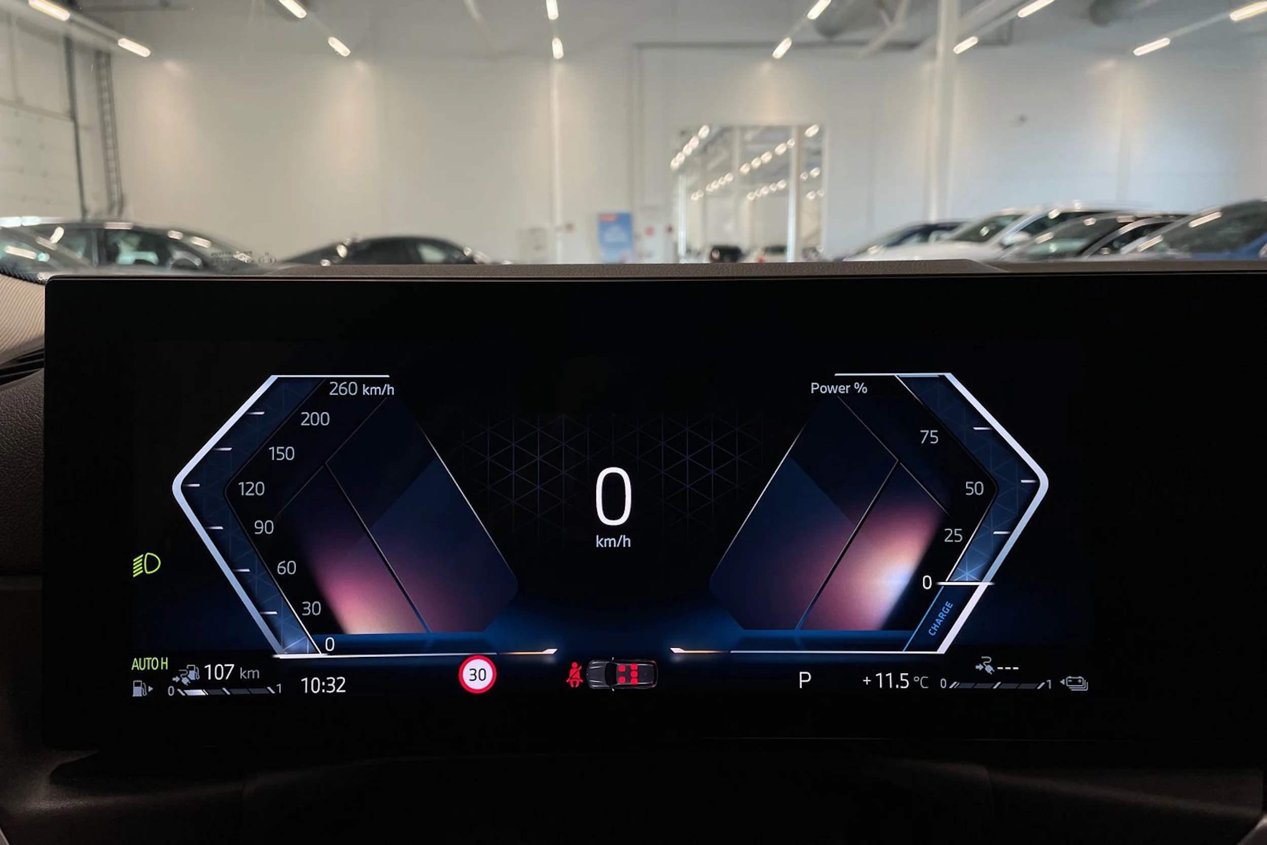 musta BMW 330 2023 kuva 18.