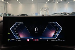 musta BMW 330 2023 kuva 18.