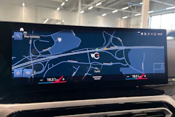 musta BMW 330 2023 kuva 19.