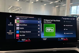 musta BMW 330 2023 kuva 20.