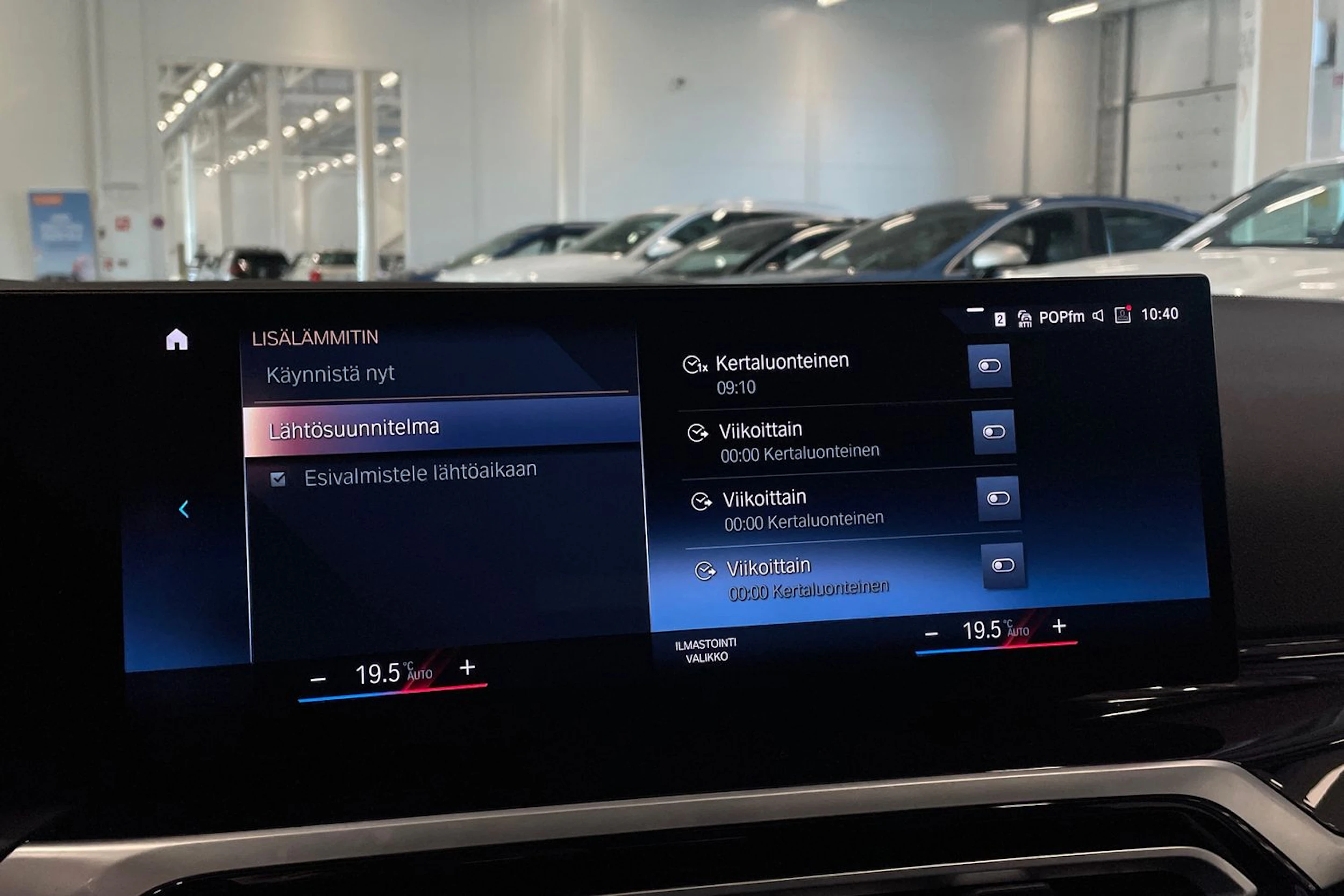 musta BMW 330 2023 kuva 23.