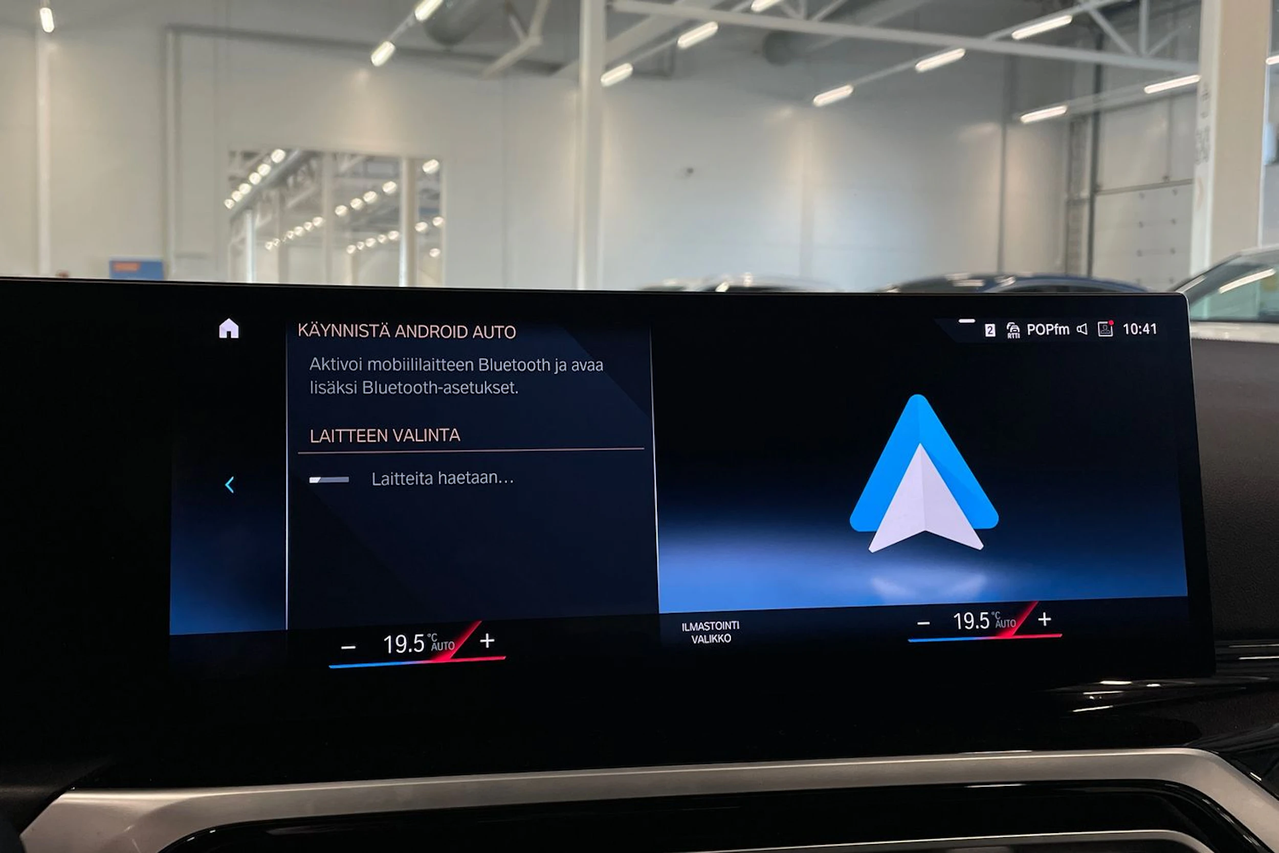 musta BMW 330 2023 kuva 24.