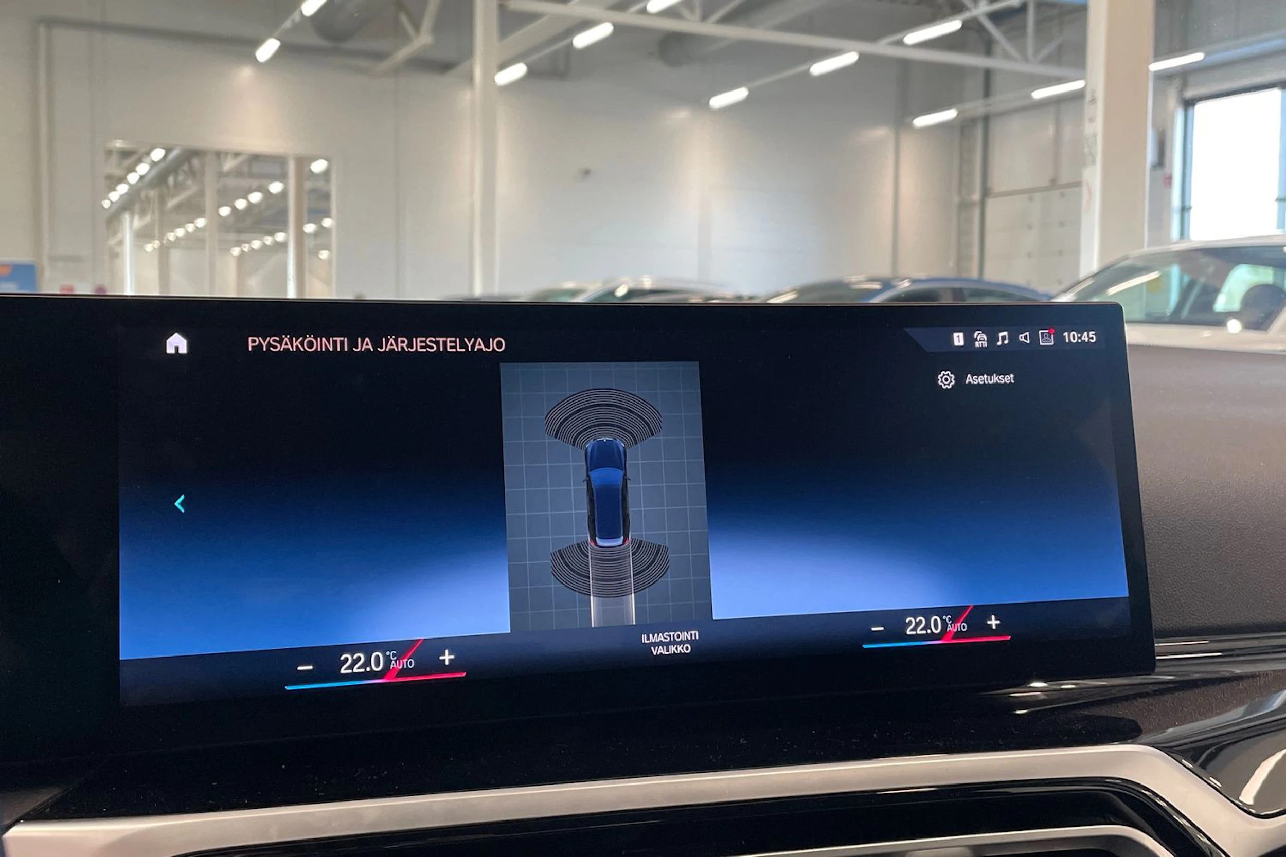 musta BMW 330 2023 kuva 26.