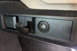 musta BMW 330 2023 kuva 28.