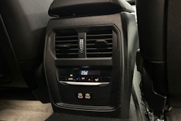 valkoinen BMW 330 2023 kuva 12.