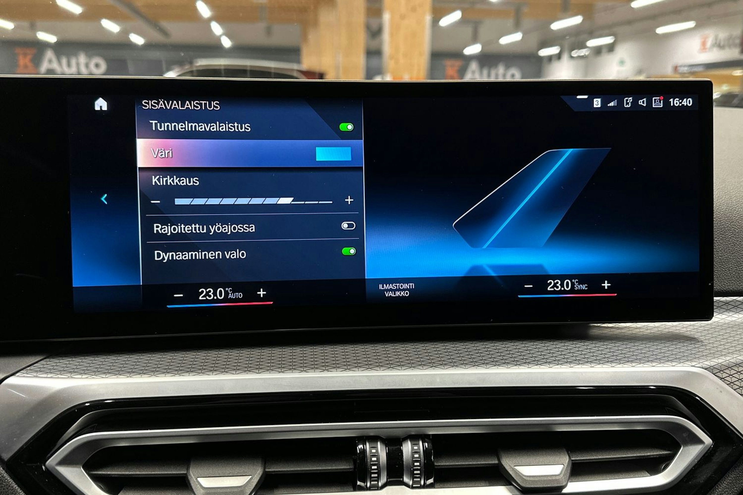 valkoinen BMW 330 2023 kuva 15.