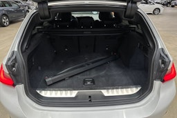 valkoinen BMW 330 2023 kuva 23.