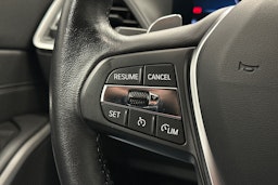 musta BMW 330 2023 kuva 19.