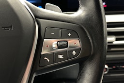 musta BMW 330 2023 kuva 20.