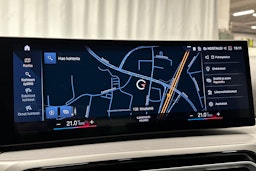 musta BMW 330 2023 kuva 23.