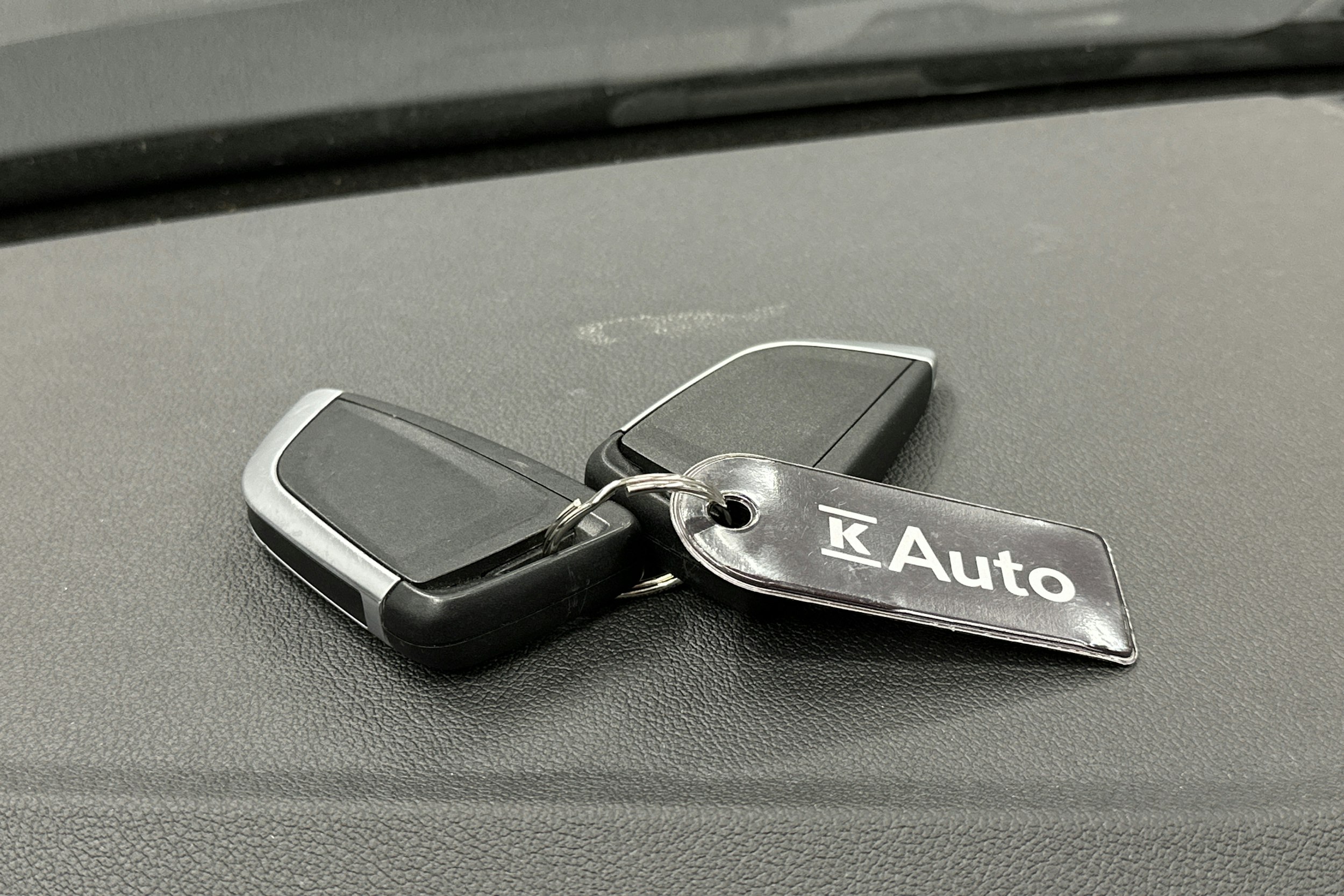 musta BMW 330 2023 kuva 30.