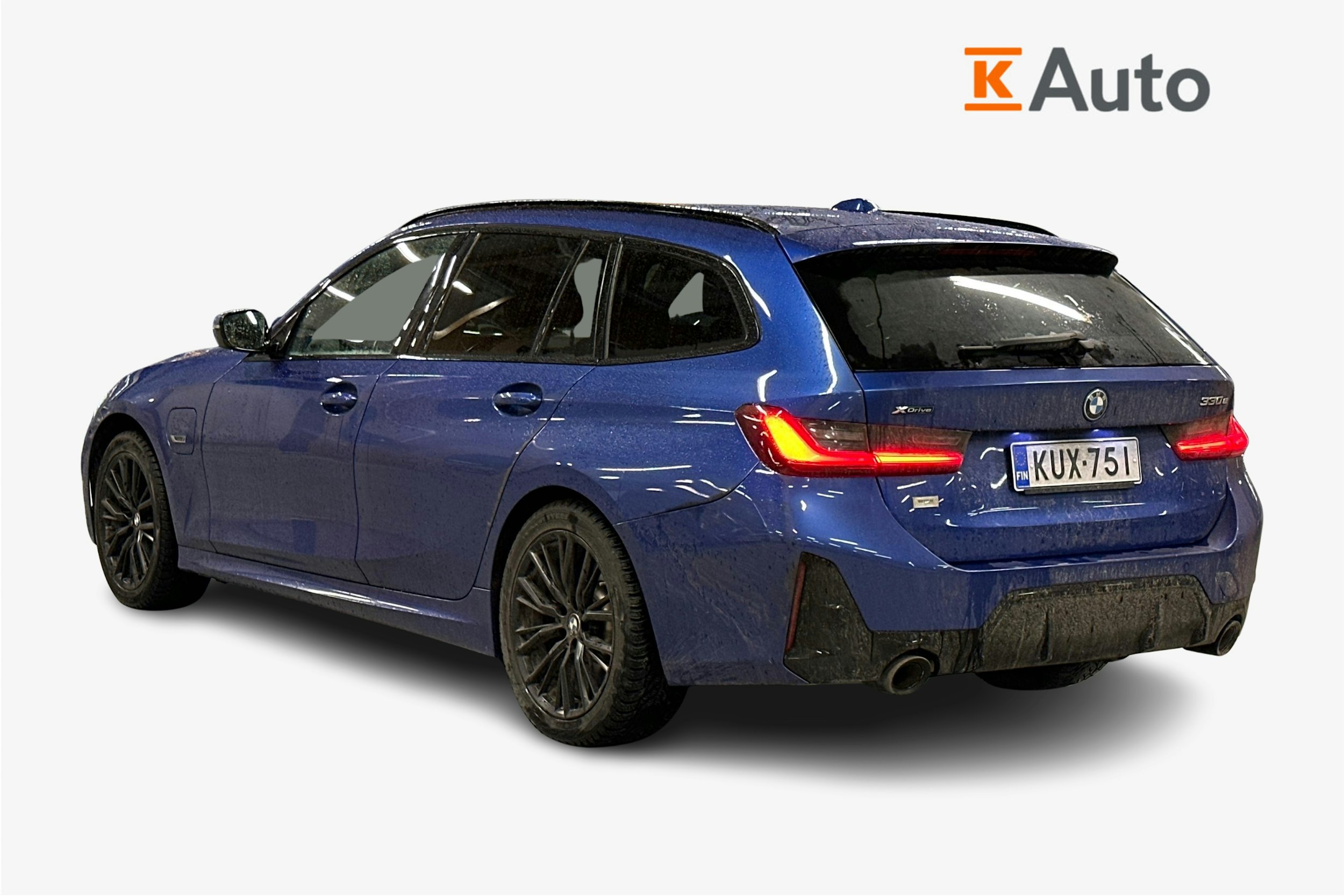 Sininen BMW 330 2023 kuva 2.