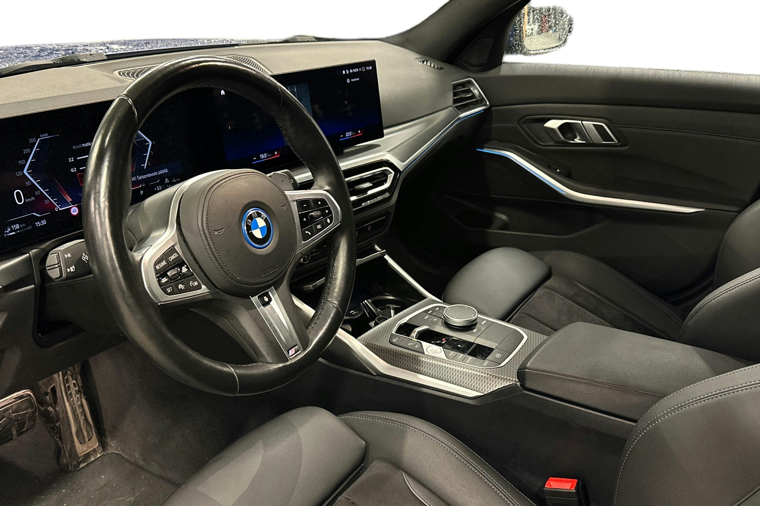 Sininen BMW 330 2023 kuva 3.