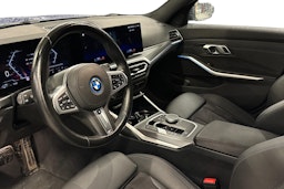 Sininen BMW 330 2023 kuva 3.