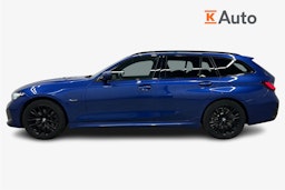 Sininen BMW 330 2023 kuva 6.