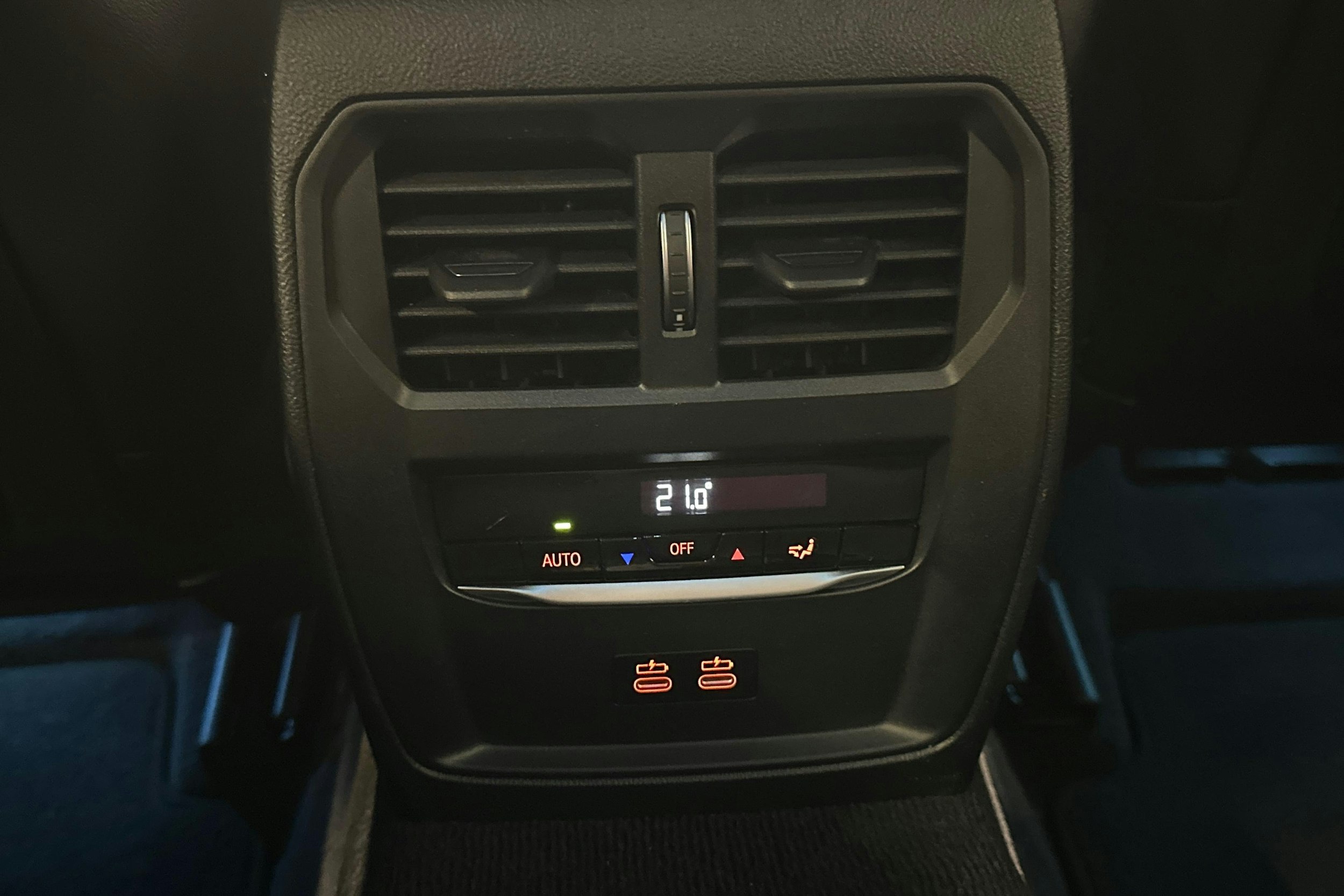 Sininen BMW 330 2023 kuva 10.