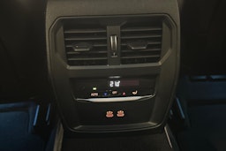 Sininen BMW 330 2023 kuva 10.