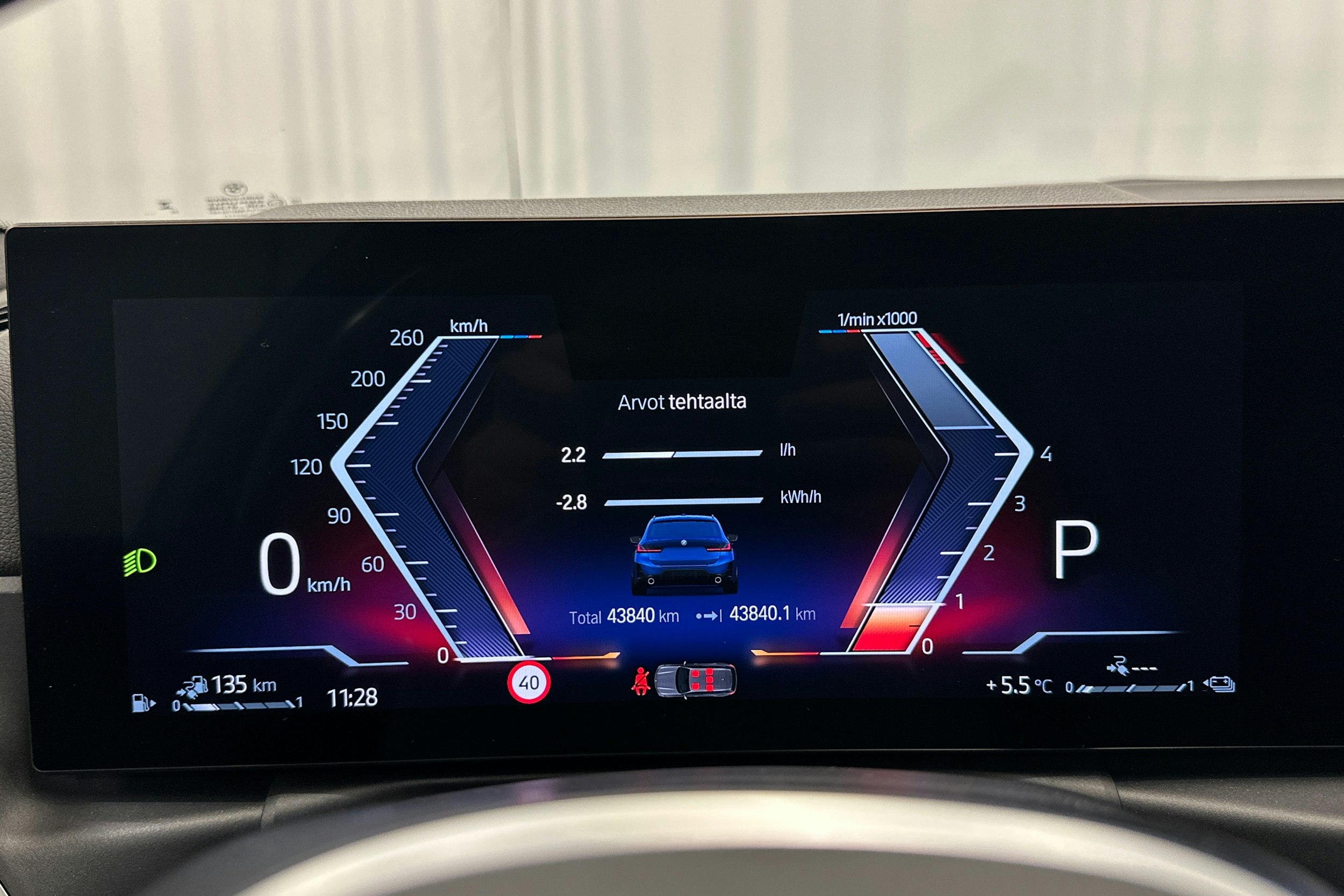 Sininen BMW 330 2023 kuva 21.