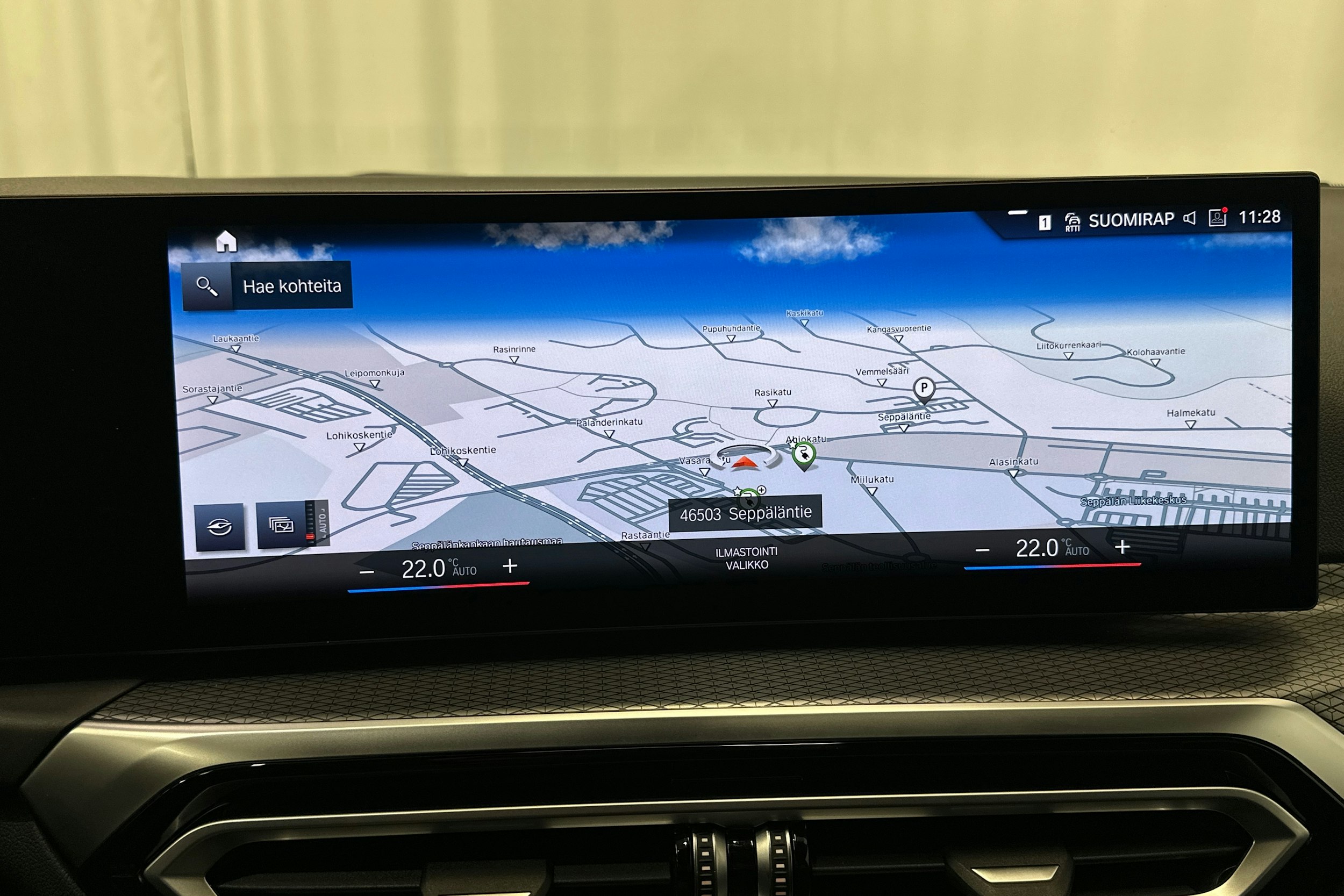 Sininen BMW 330 2023 kuva 22.