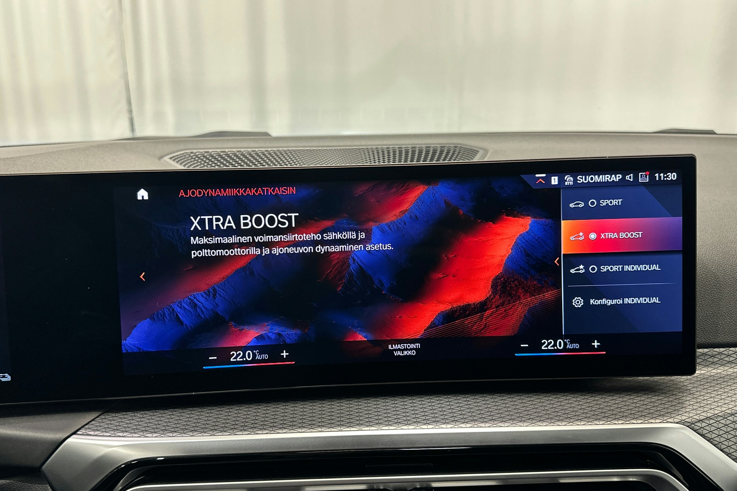 Sininen BMW 330 2023 kuva 24.