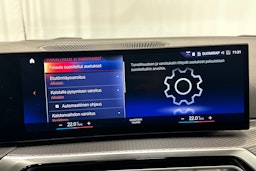 Sininen BMW 330 2023 kuva 25.