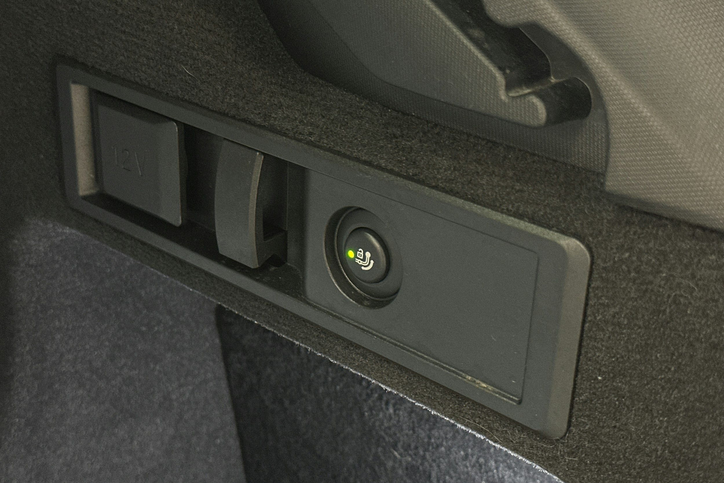 Sininen BMW 330 2023 kuva 27.