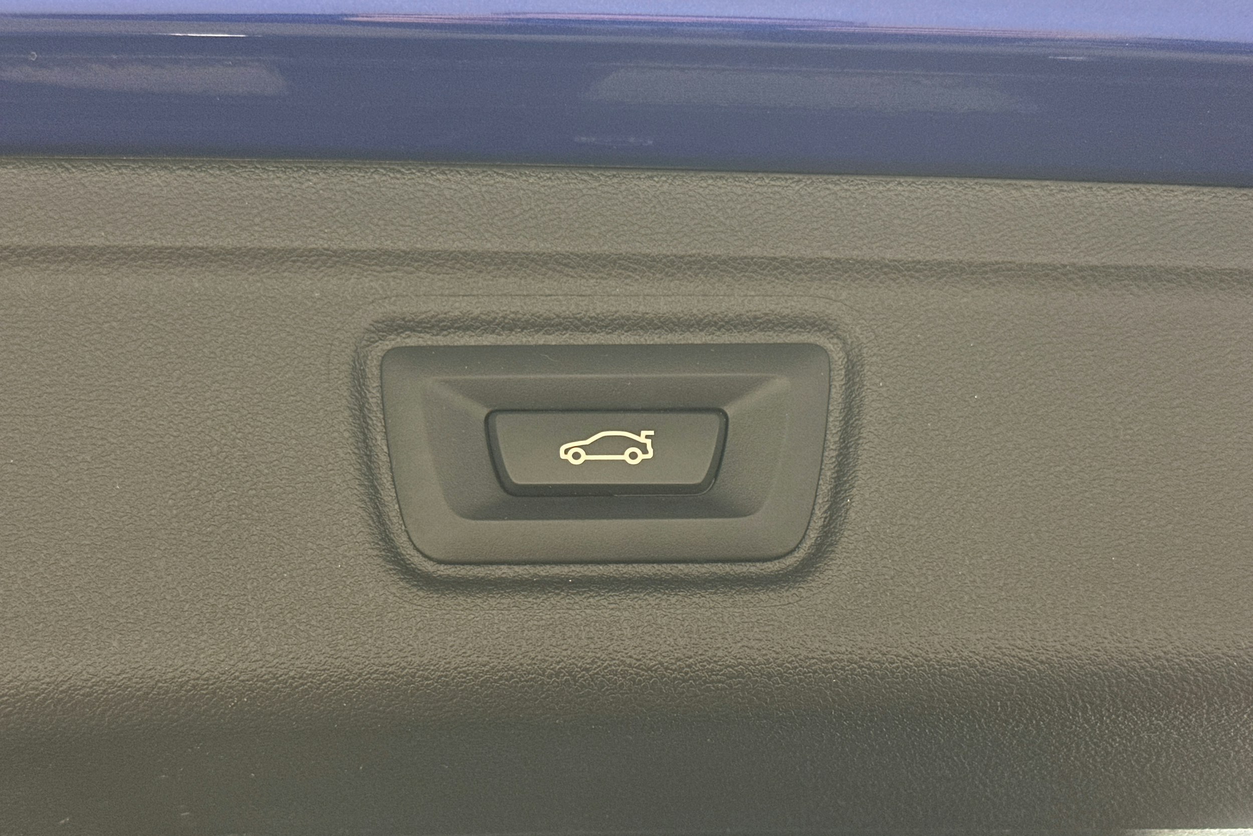 Sininen BMW 330 2023 kuva 28.