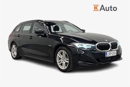 musta BMW 330 2023 kuva 1.