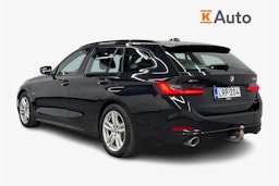 musta BMW 330 2023 kuva 2.