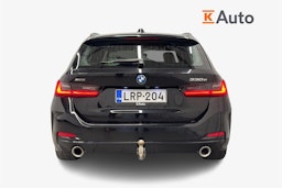 musta BMW 330 2023 kuva 3.