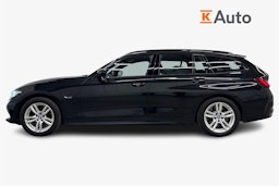 musta BMW 330 2023 kuva 6.