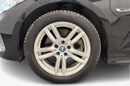 musta BMW 330 2023 kuva 11.