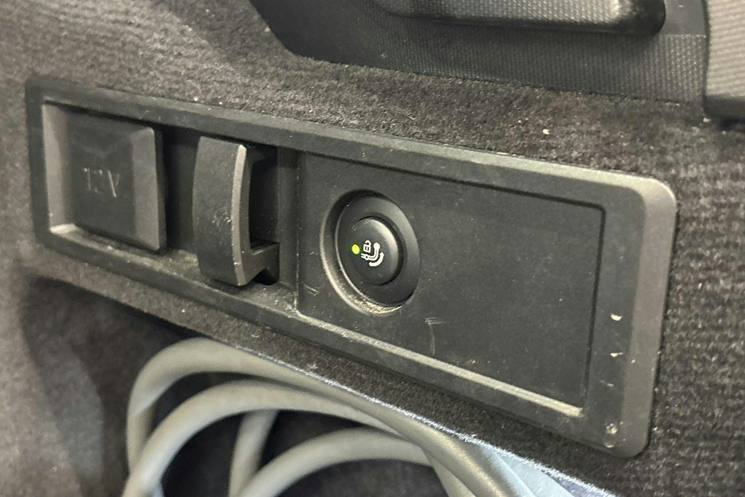 musta BMW 330 2023 kuva 17.