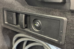 musta BMW 330 2023 kuva 17.