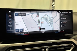 musta BMW 330 2023 kuva 27.