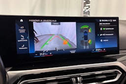 musta BMW 330 2023 kuva 28.