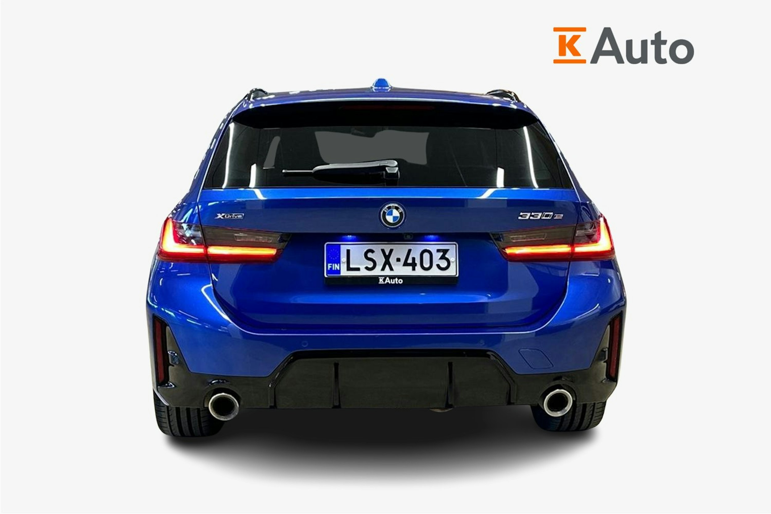 sininen BMW 330 2023 kuva 3.
