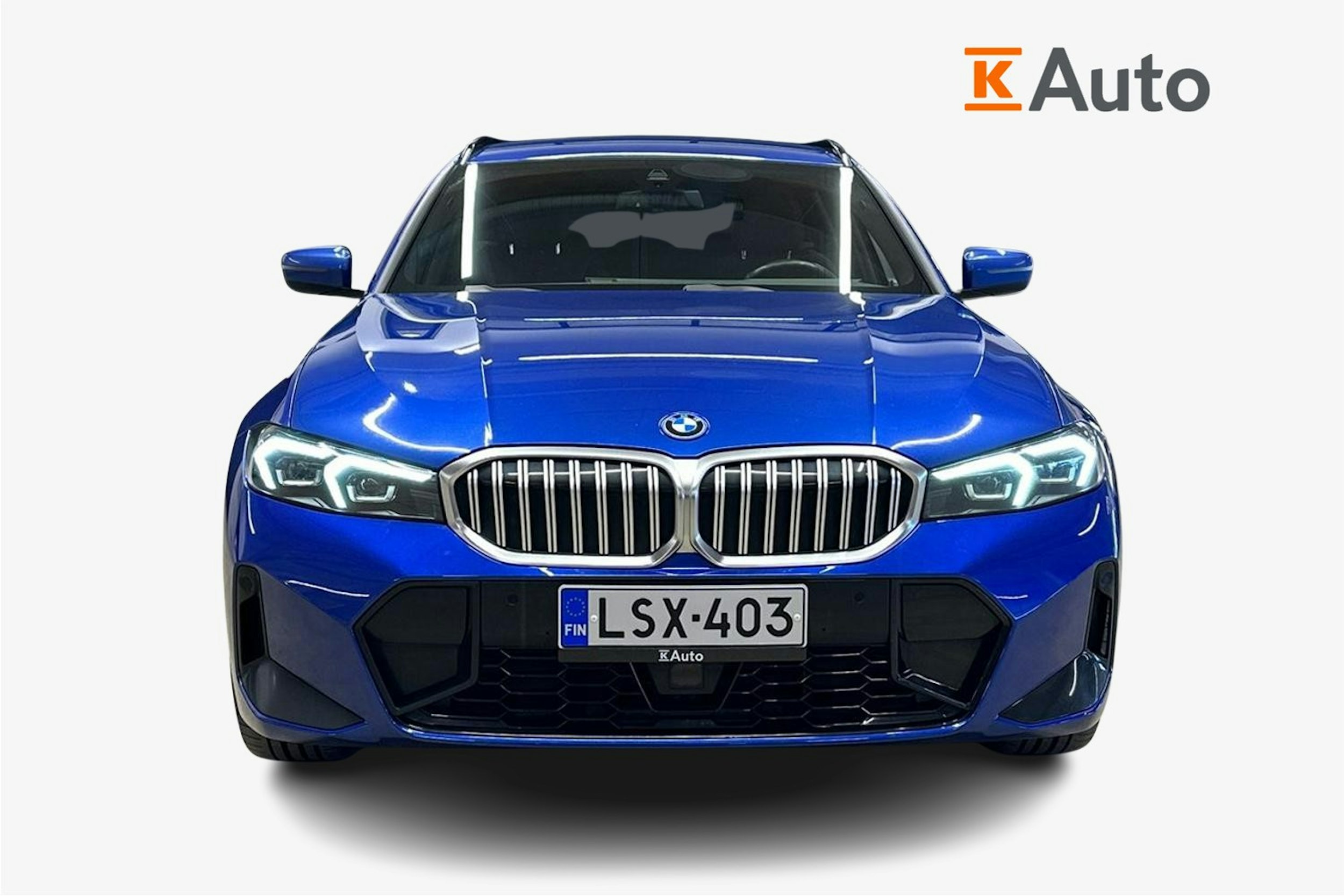 sininen BMW 330 2023 kuva 5.
