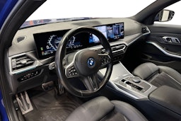sininen BMW 330 2023 kuva 7.