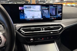 sininen BMW 330 2023 kuva 22.