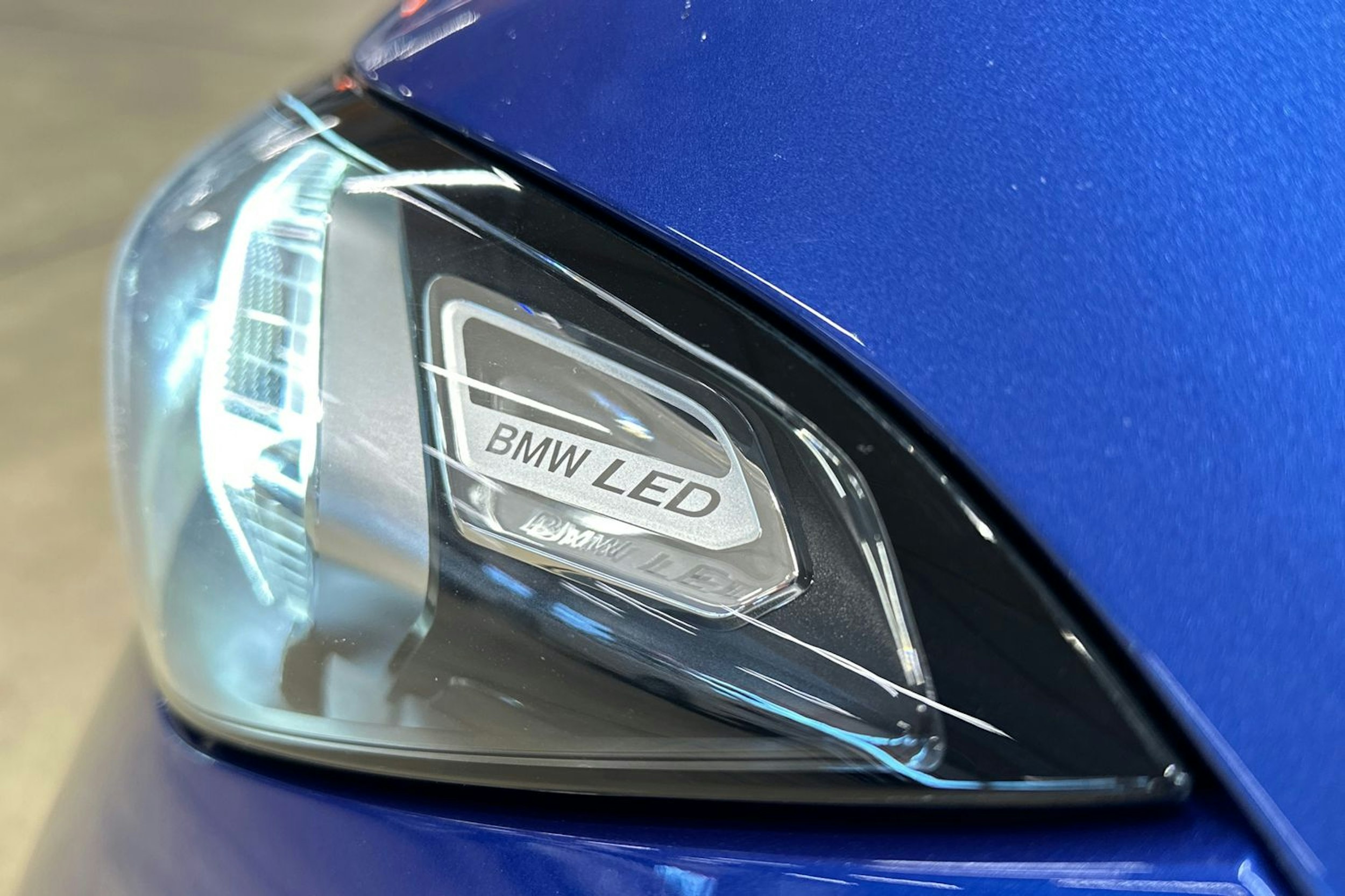 sininen BMW 330 2023 kuva 35.