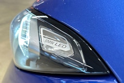 sininen BMW 330 2023 kuva 35.