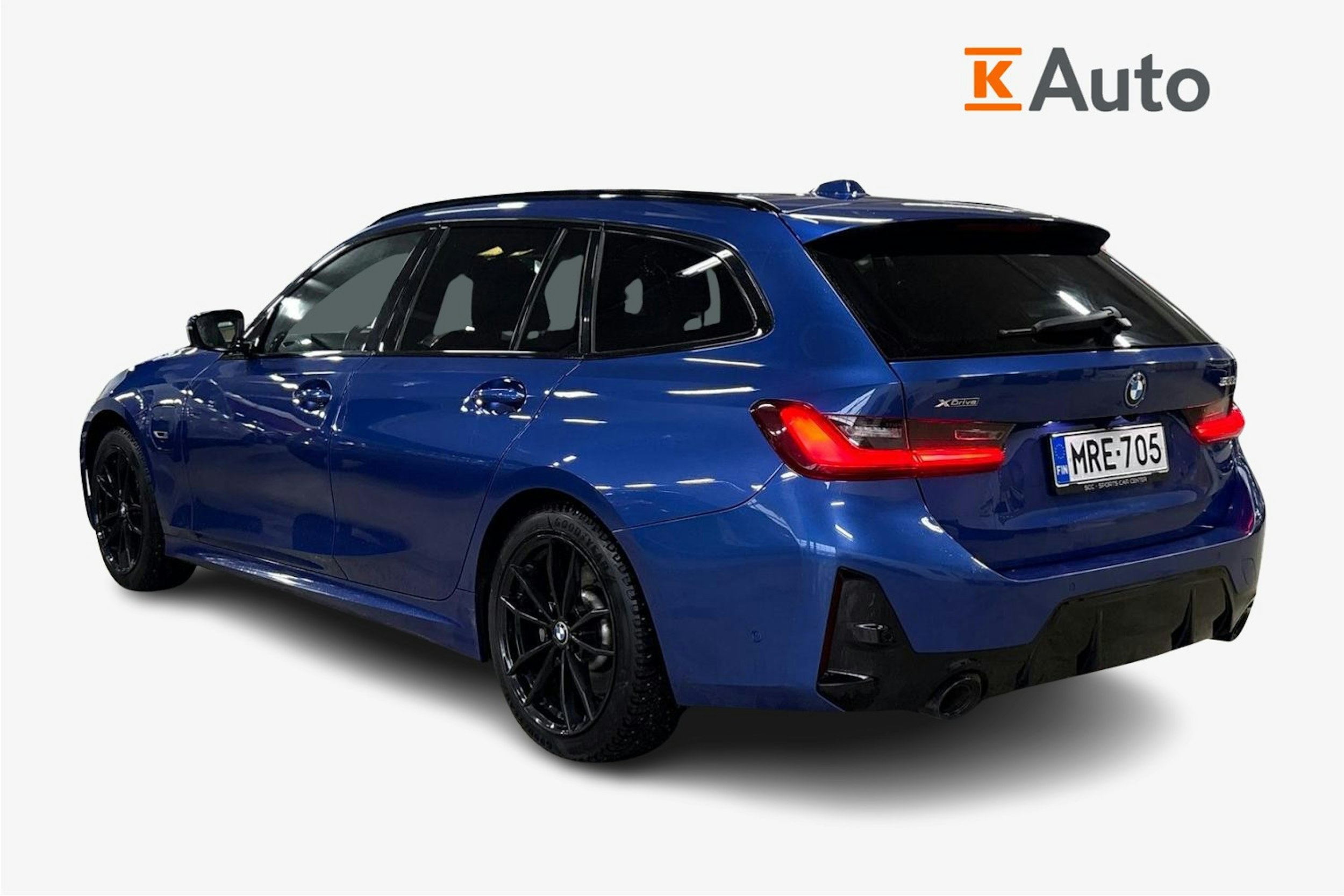 Sininen BMW 330 2023 kuva 2.