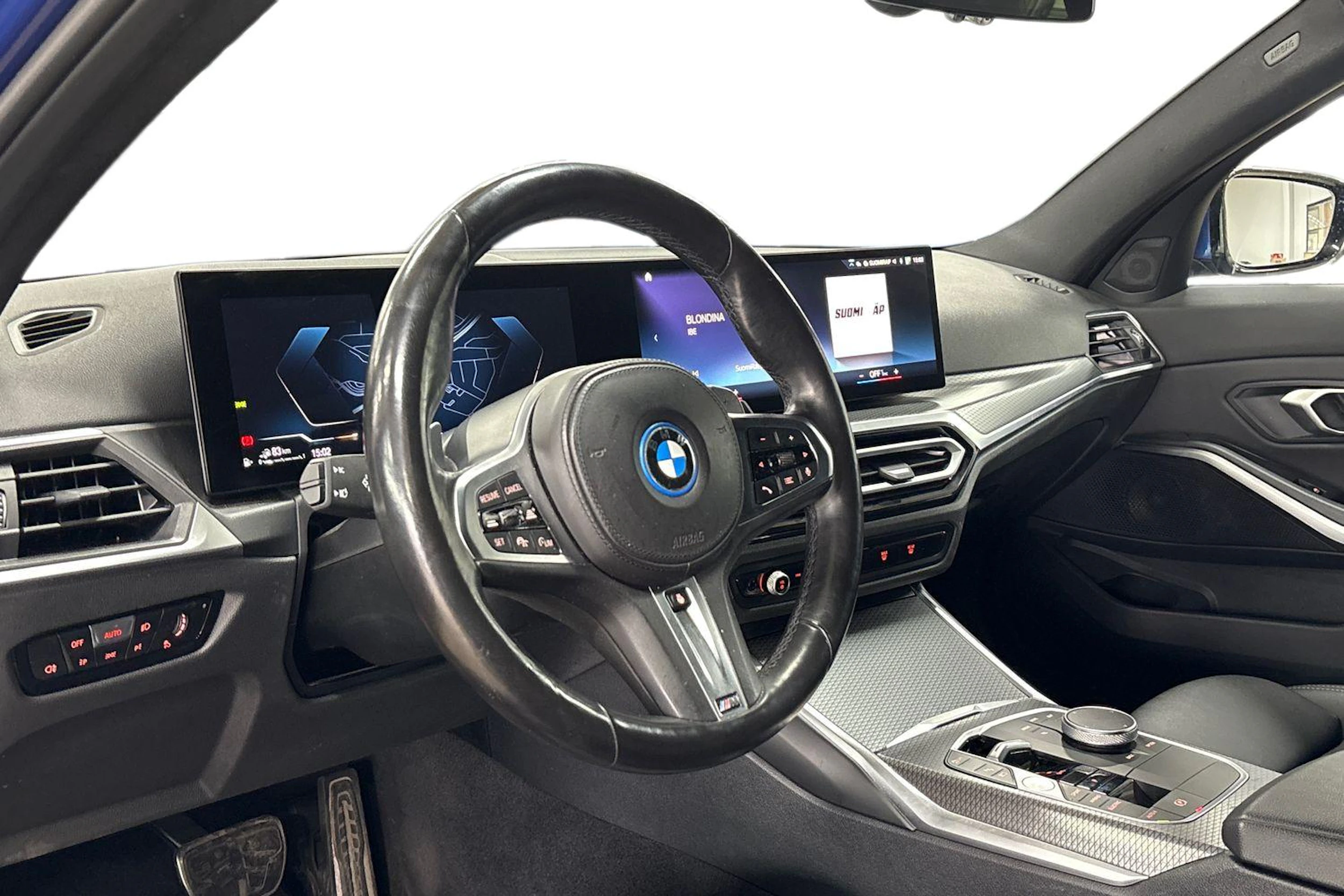 Sininen BMW 330 2023 kuva 6.